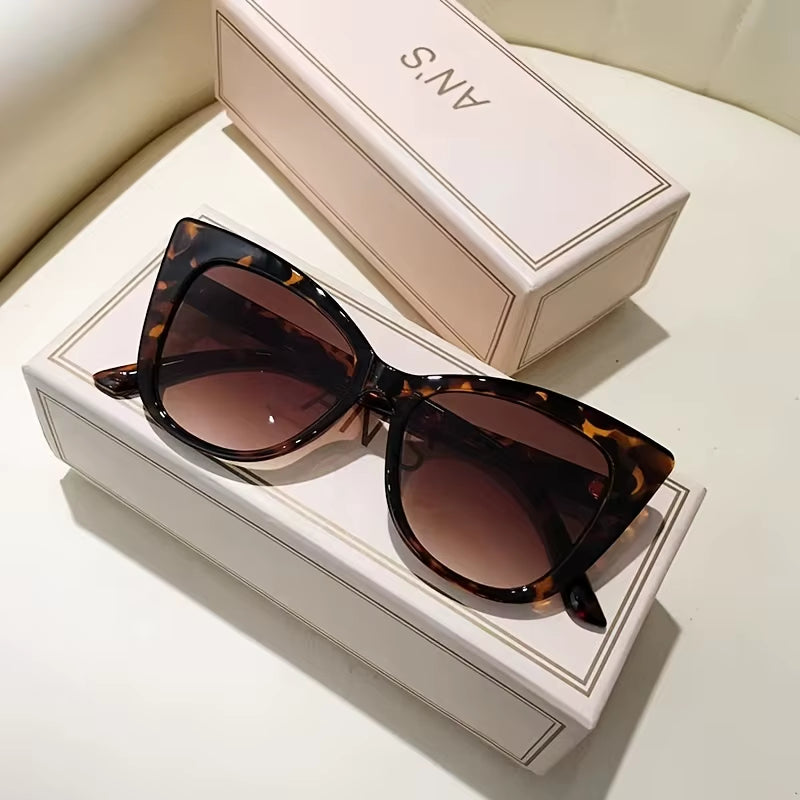 2026 New Style Women'S Cat'S Eye Box Simple Gradient Color Matching Sunglasses-Joker Fashion Glasses