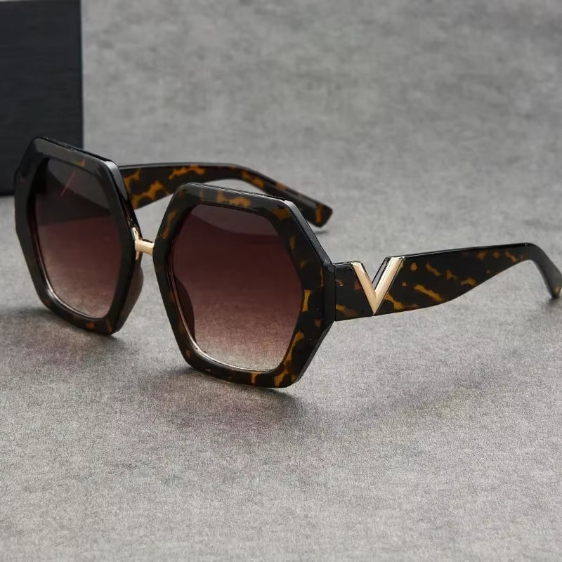 2025 Luxury Square Sunglasses Ladies Fashion Glasses Classic Brand Designer Retro Sun Glasses Women Sexy Eyewear Unisex Shades