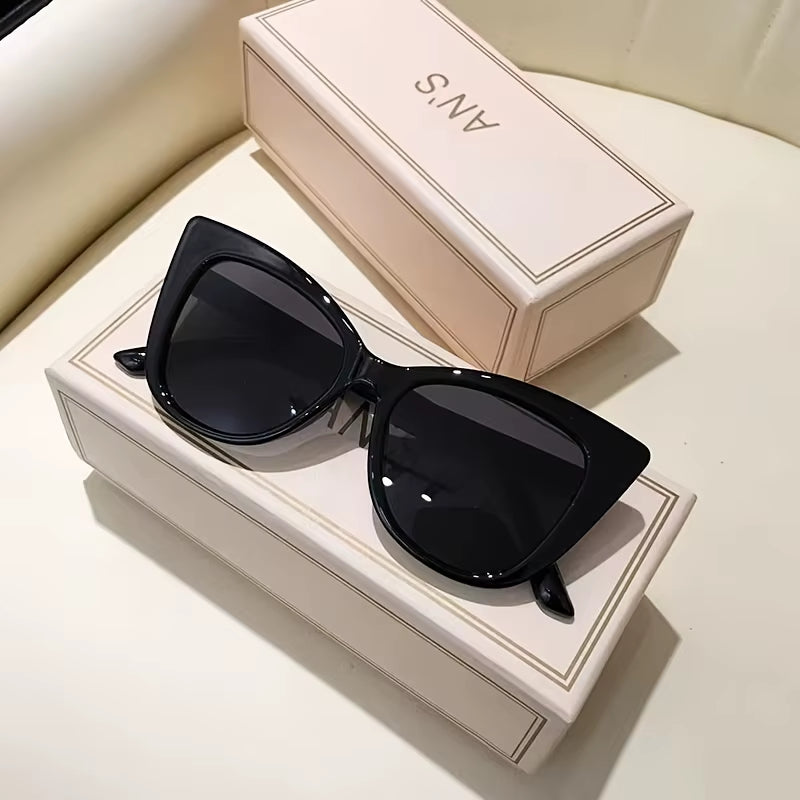 2026 New Style Women'S Cat'S Eye Box Simple Gradient Color Matching Sunglasses-Joker Fashion Glasses